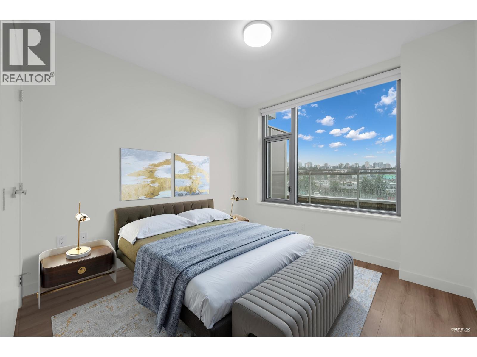 320 755 HARBOURSIDE DRIVE, North Vancouver