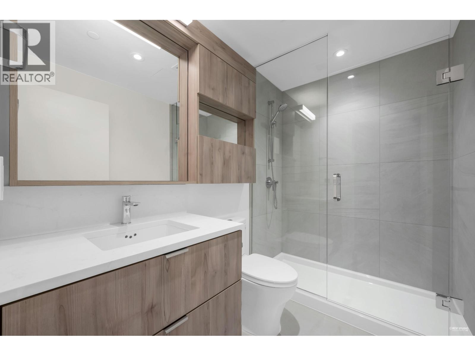 320 755 HARBOURSIDE DRIVE, North Vancouver