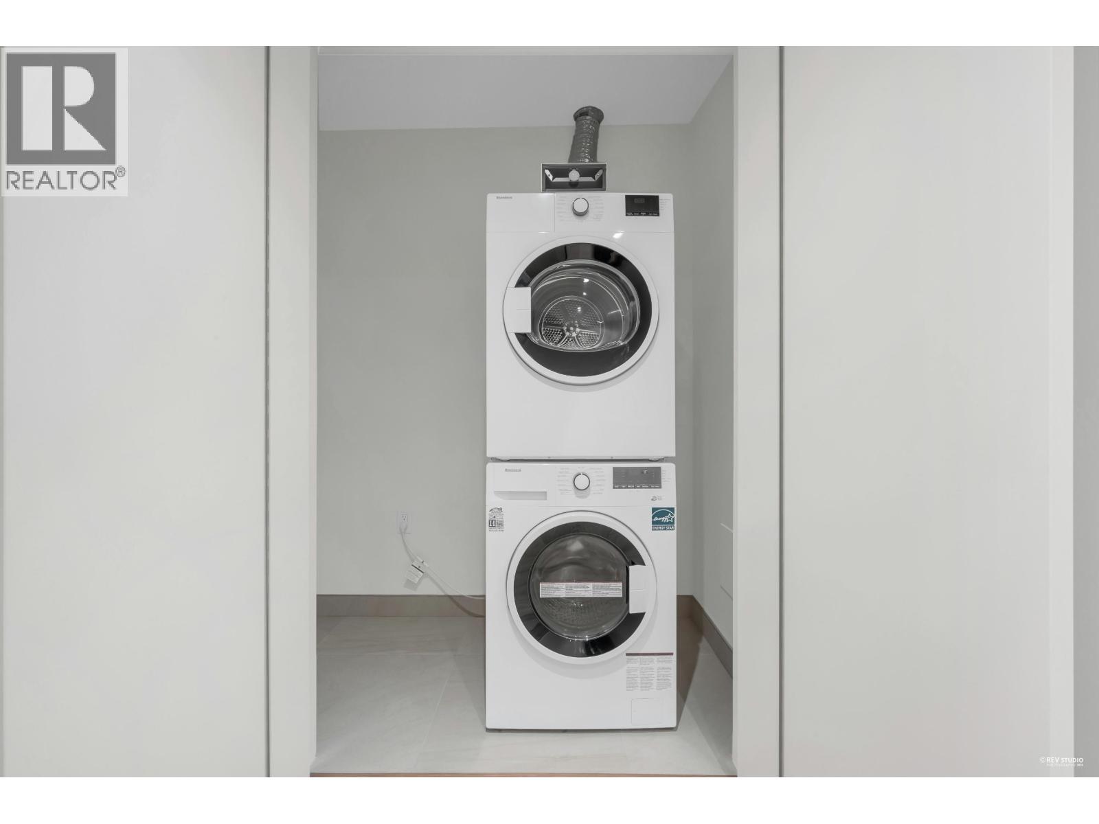 320 755 HARBOURSIDE DRIVE, North Vancouver