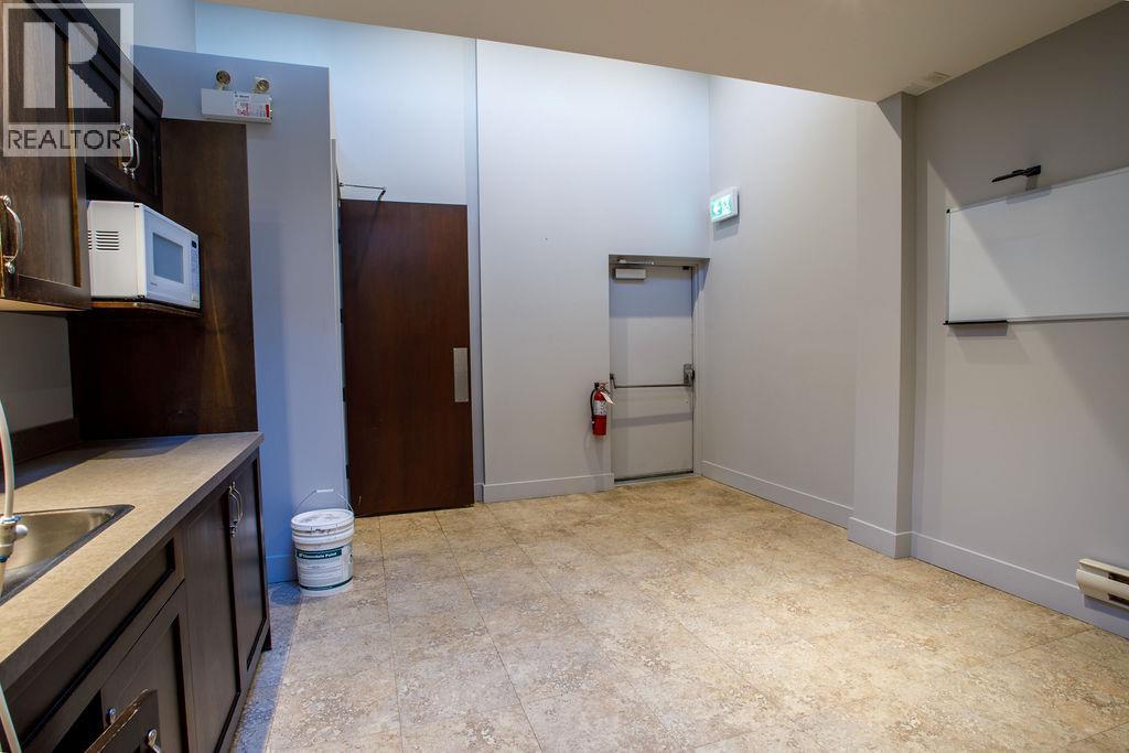 200 1455 Ellis Street, Kelowna