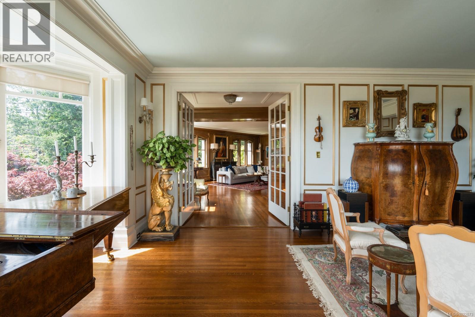  305 Denison Road, Oak Bay