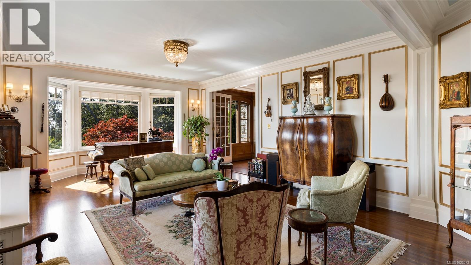  305 Denison Road, Oak Bay