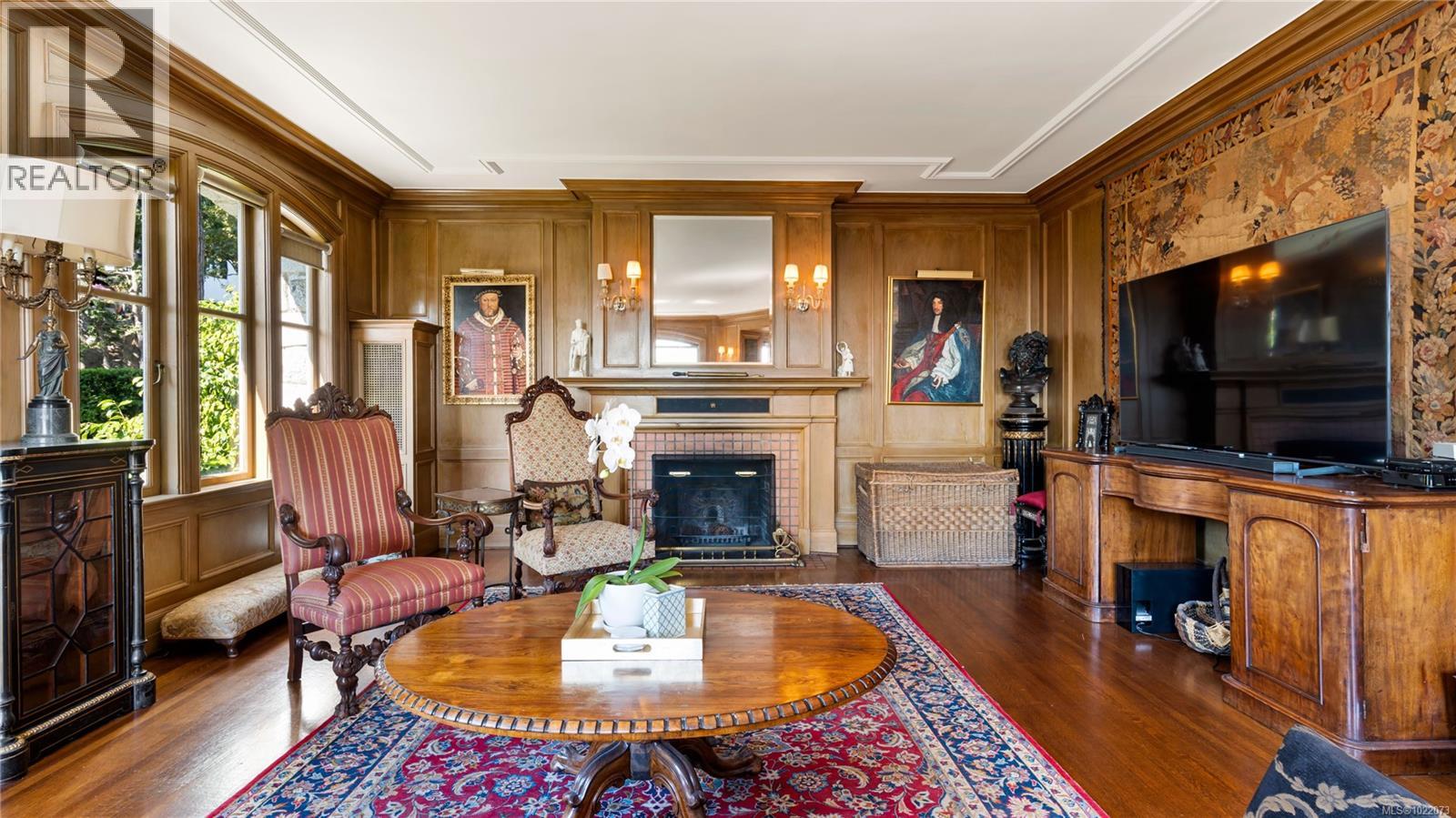  305 Denison Road, Oak Bay