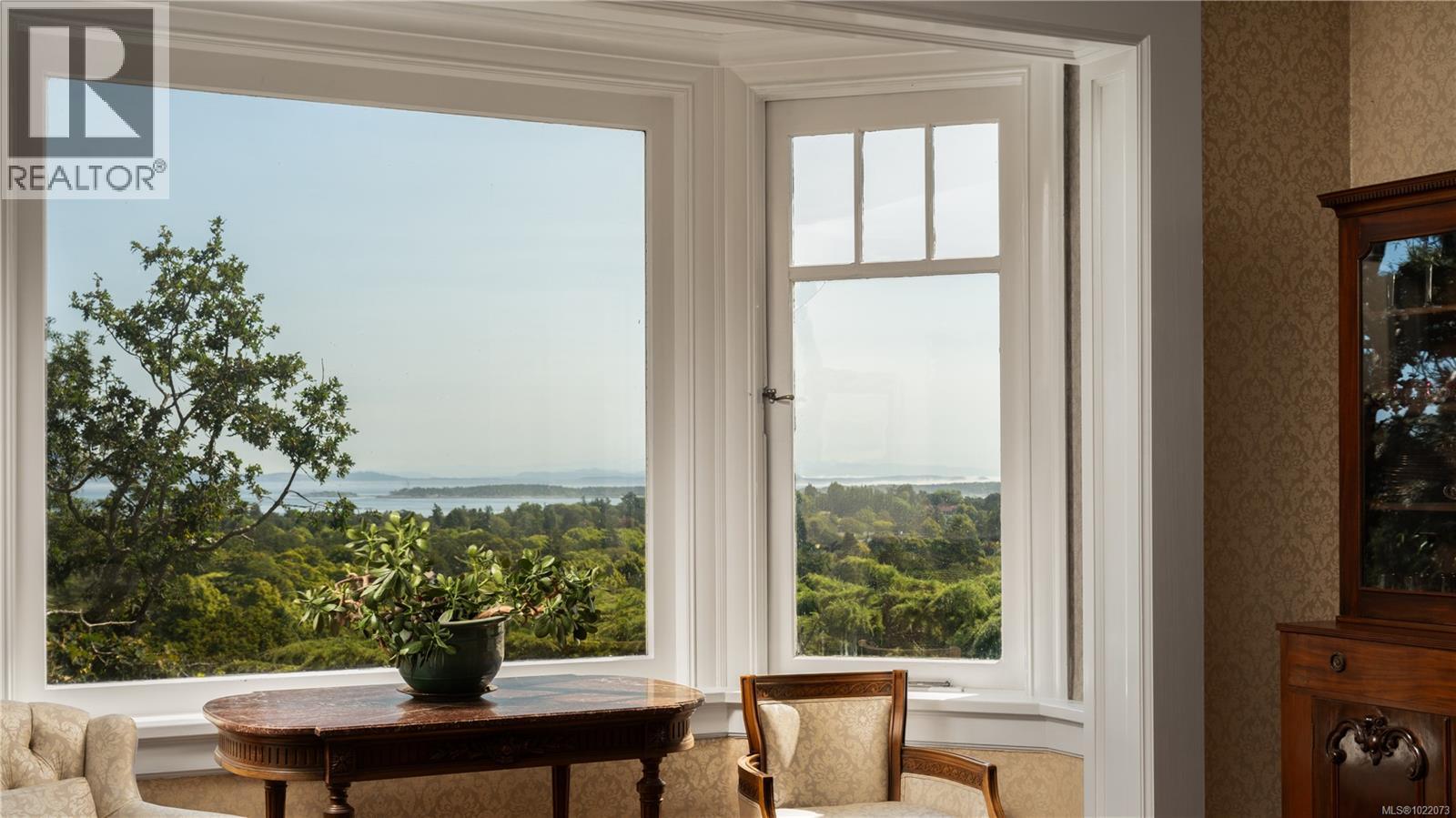  305 Denison Road, Oak Bay