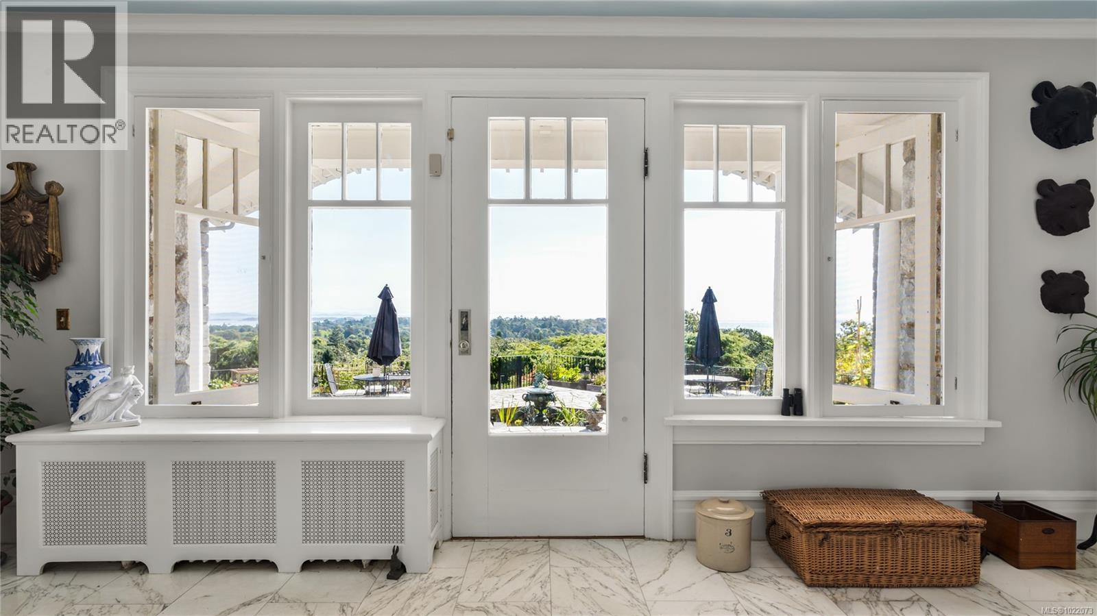  305 Denison Road, Oak Bay