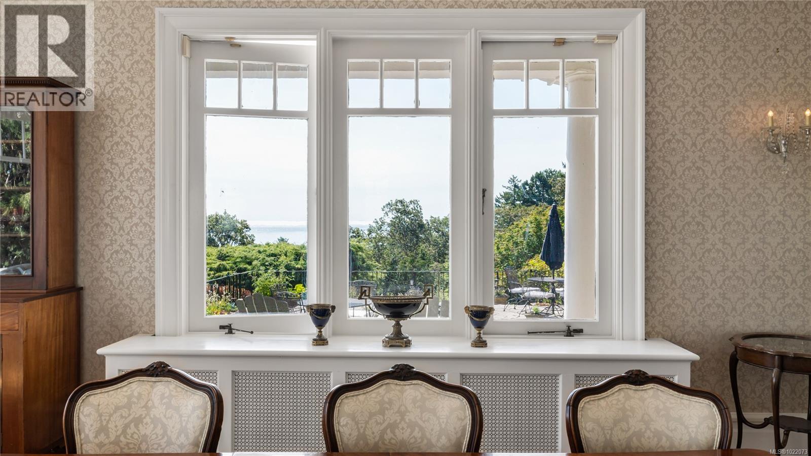  305 Denison Road, Oak Bay