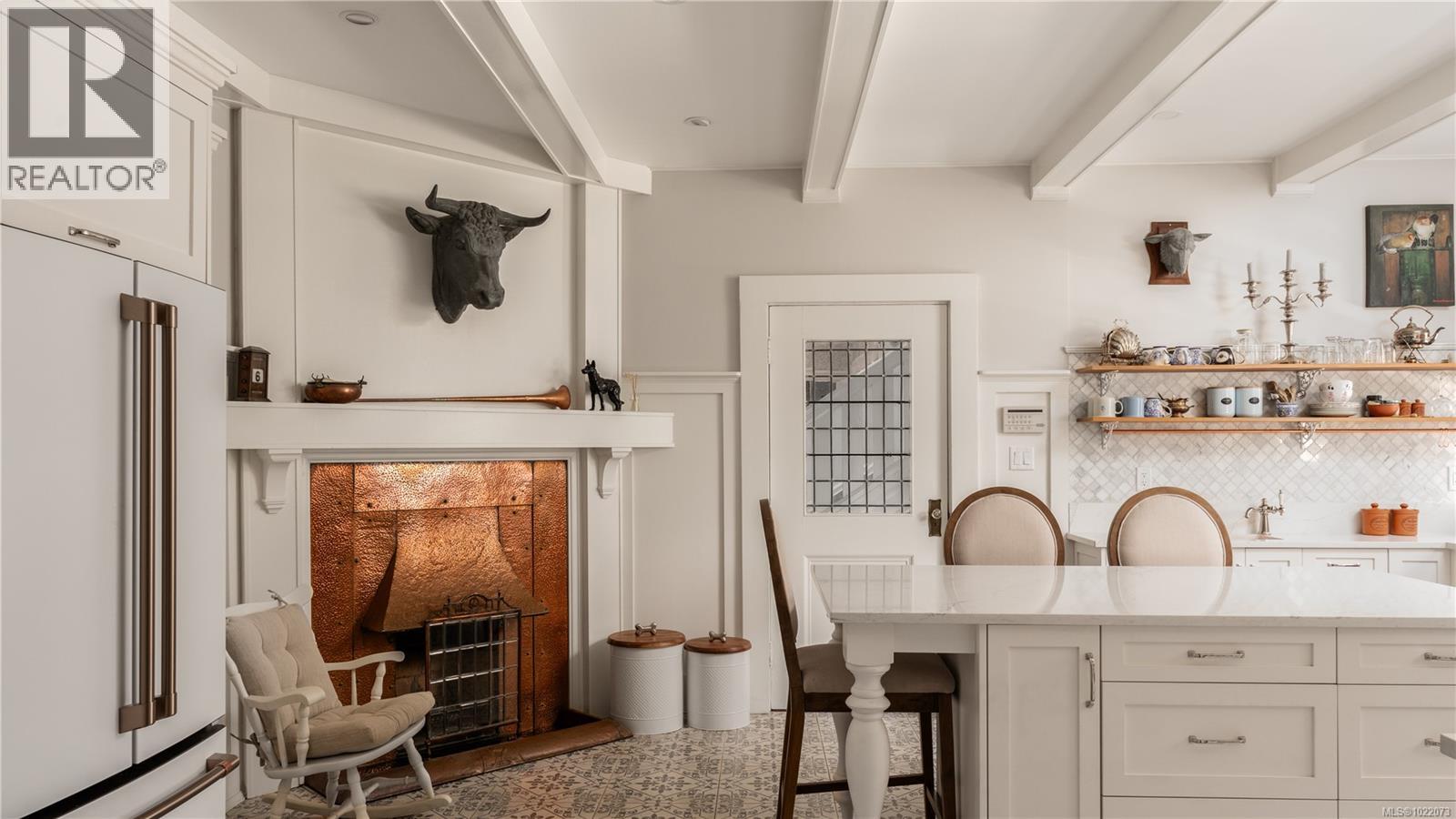  305 Denison Road, Oak Bay