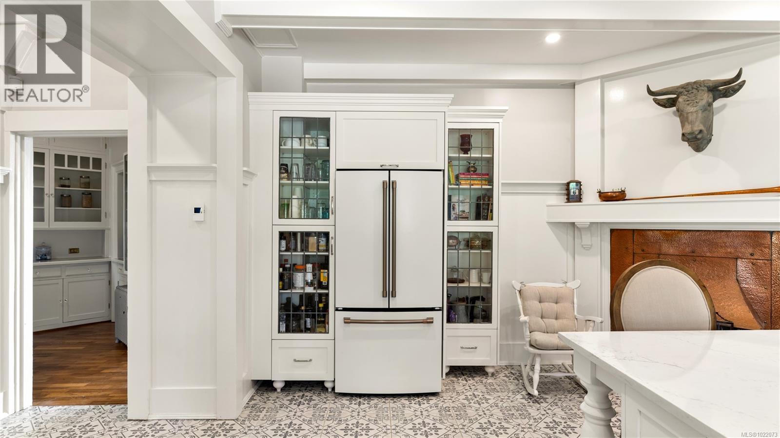  305 Denison Road, Oak Bay