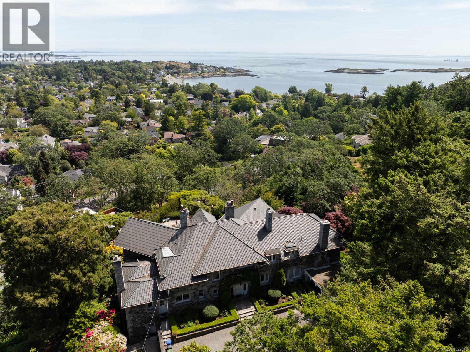  305 Denison Road, Oak Bay