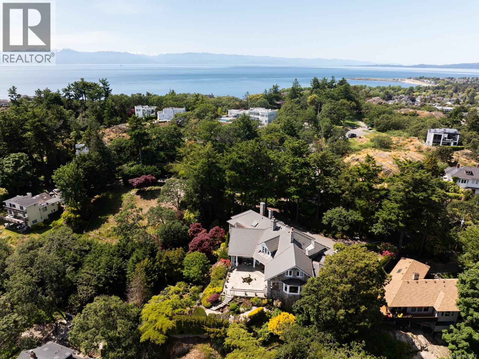  305 Denison Road, Oak Bay