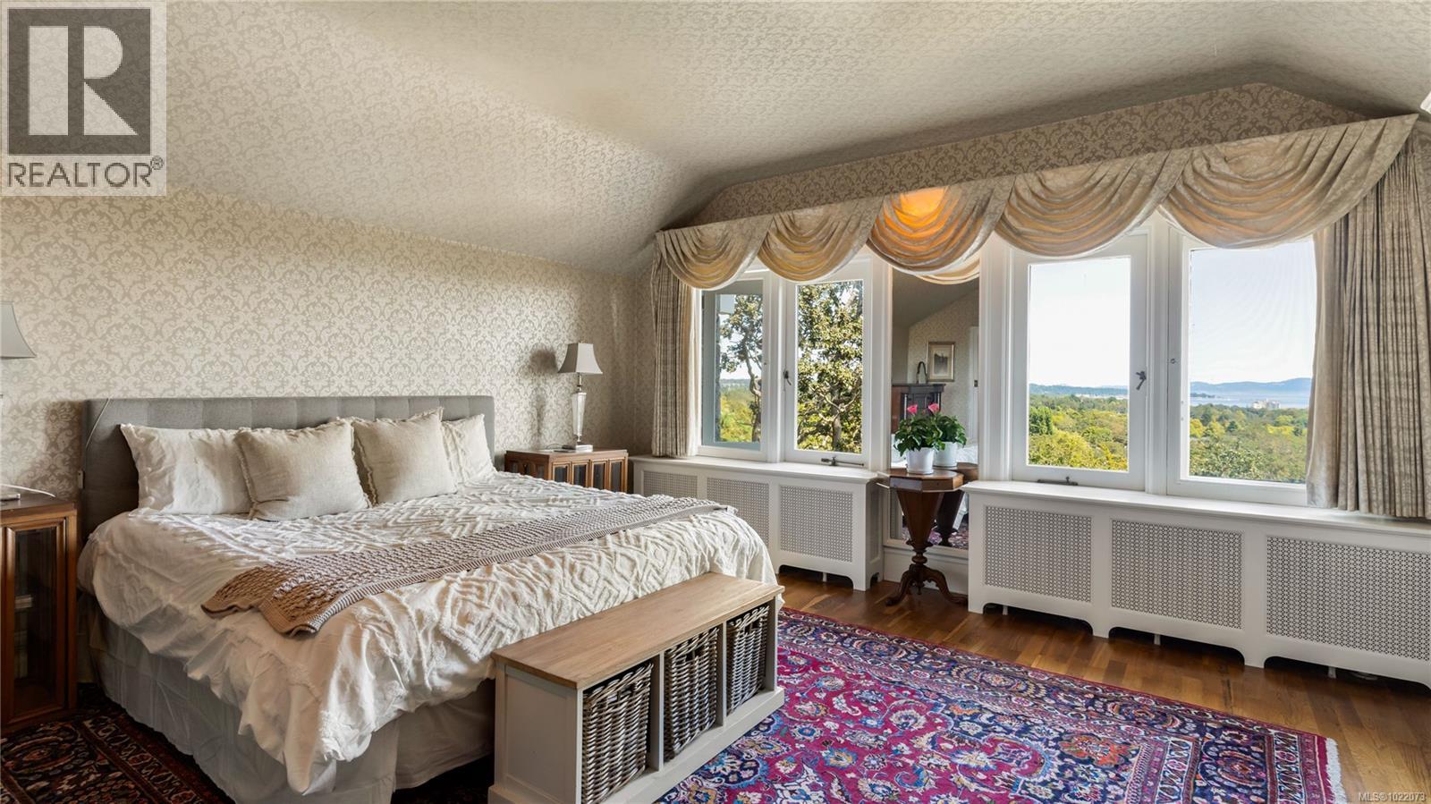  305 Denison Road, Oak Bay