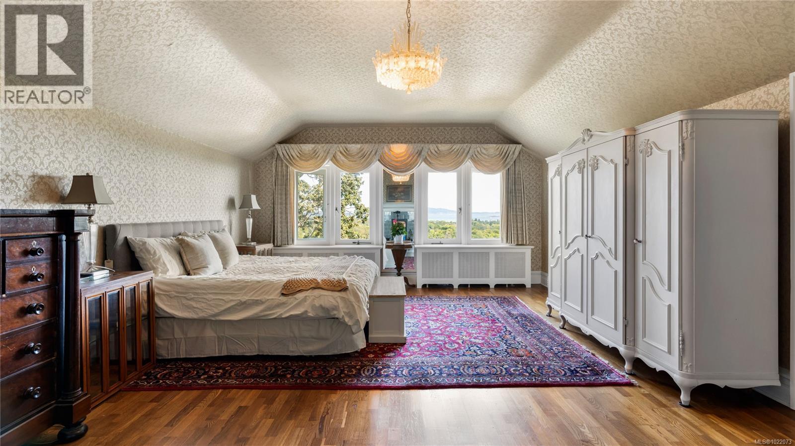  305 Denison Road, Oak Bay