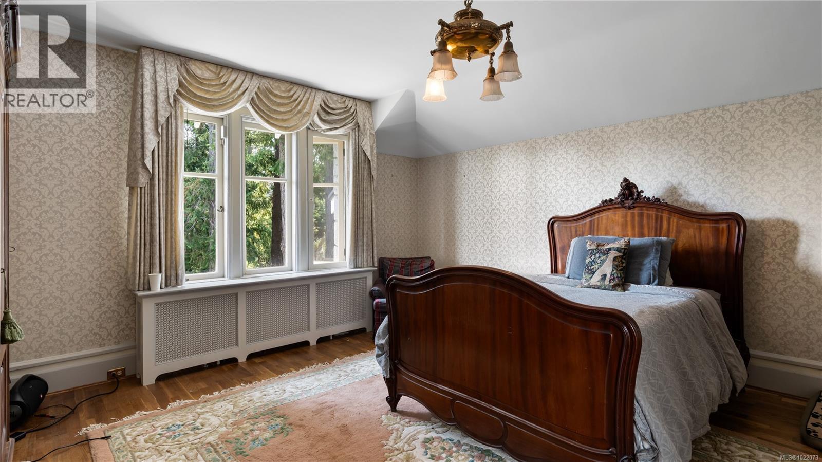  305 Denison Road, Oak Bay