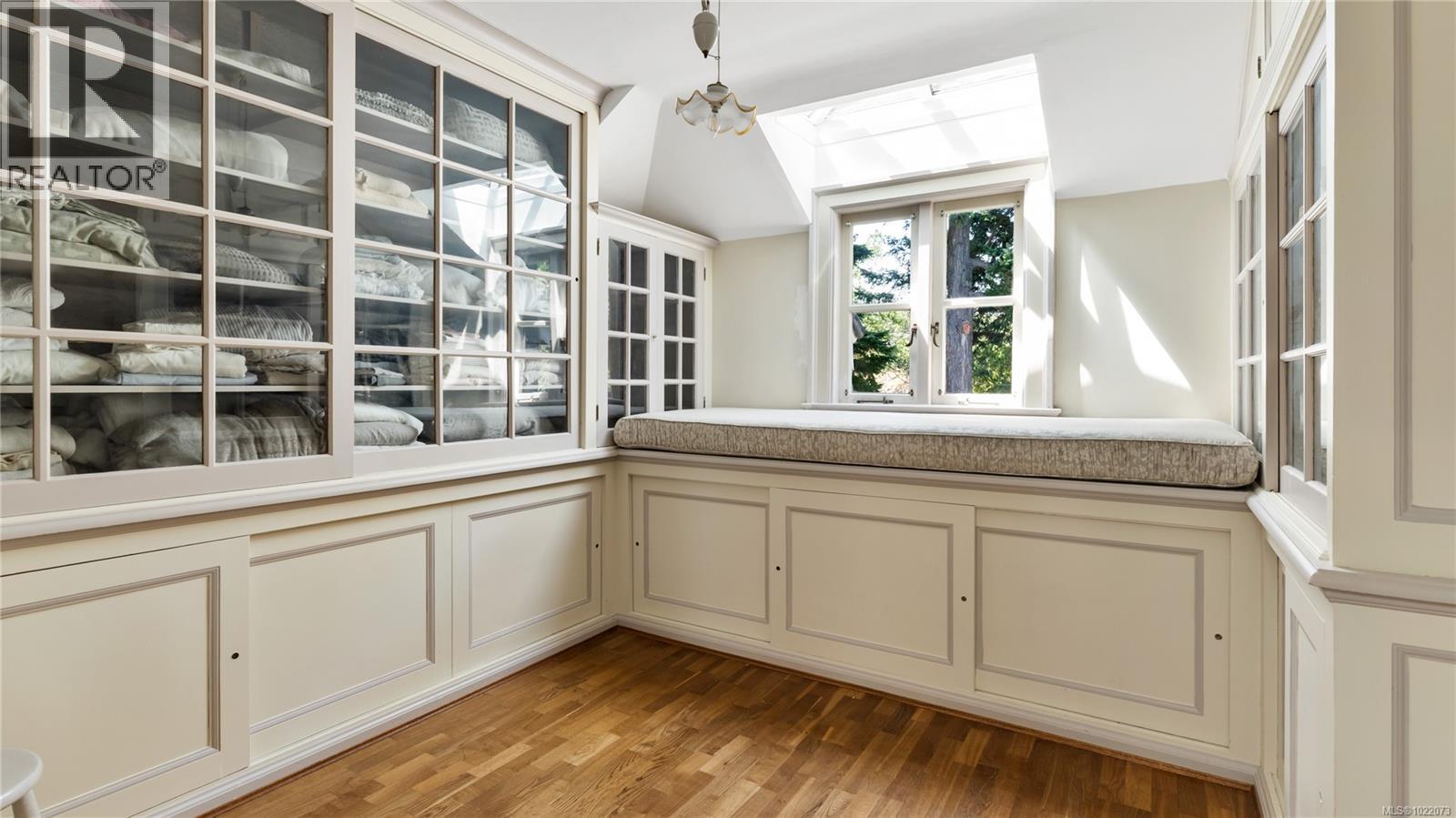  305 Denison Road, Oak Bay