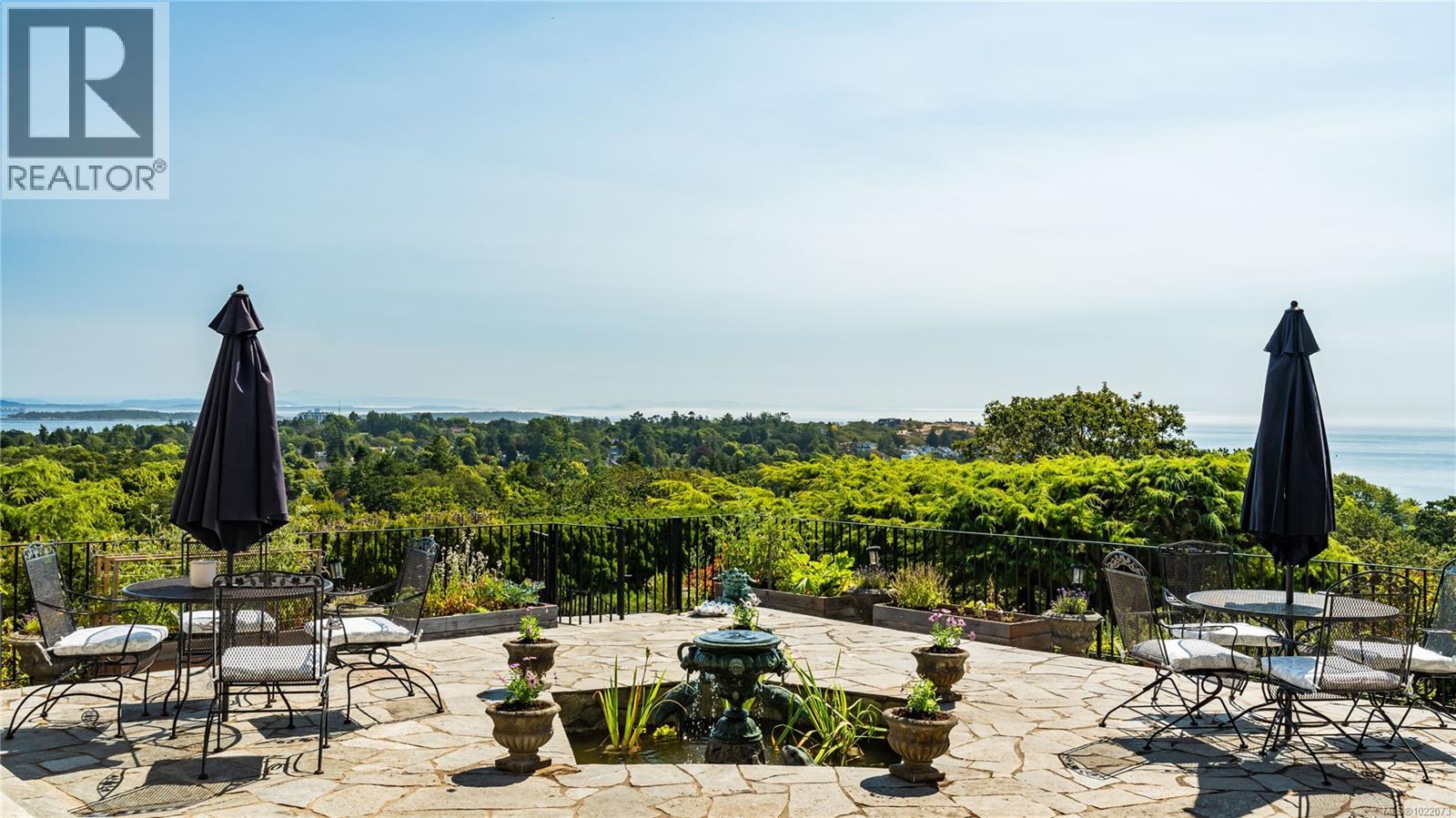  305 Denison Road, Oak Bay