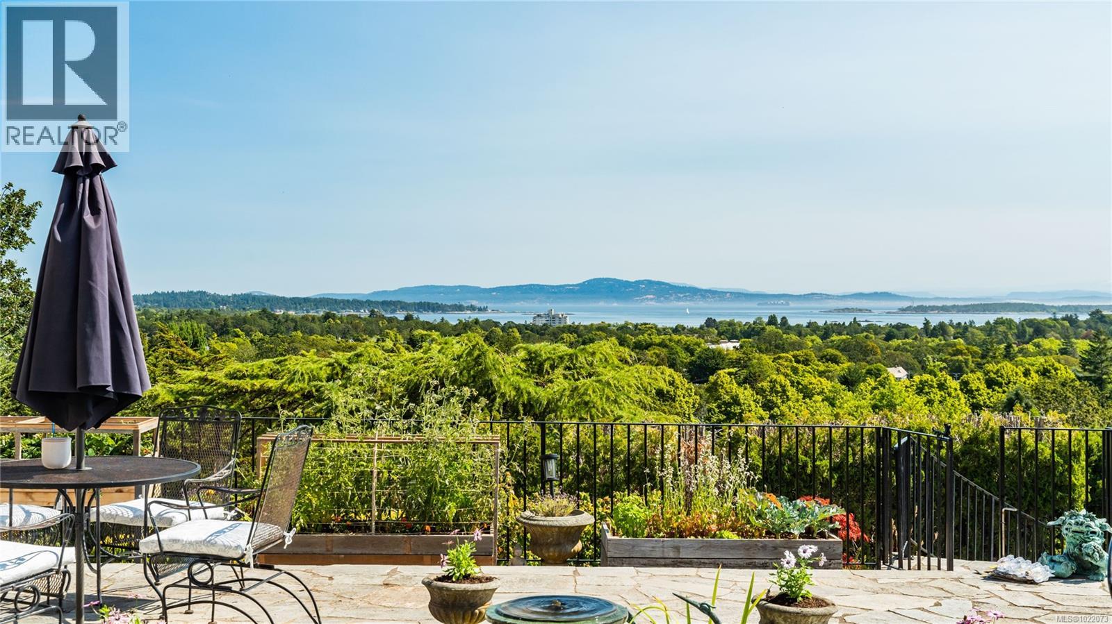  305 Denison Road, Oak Bay