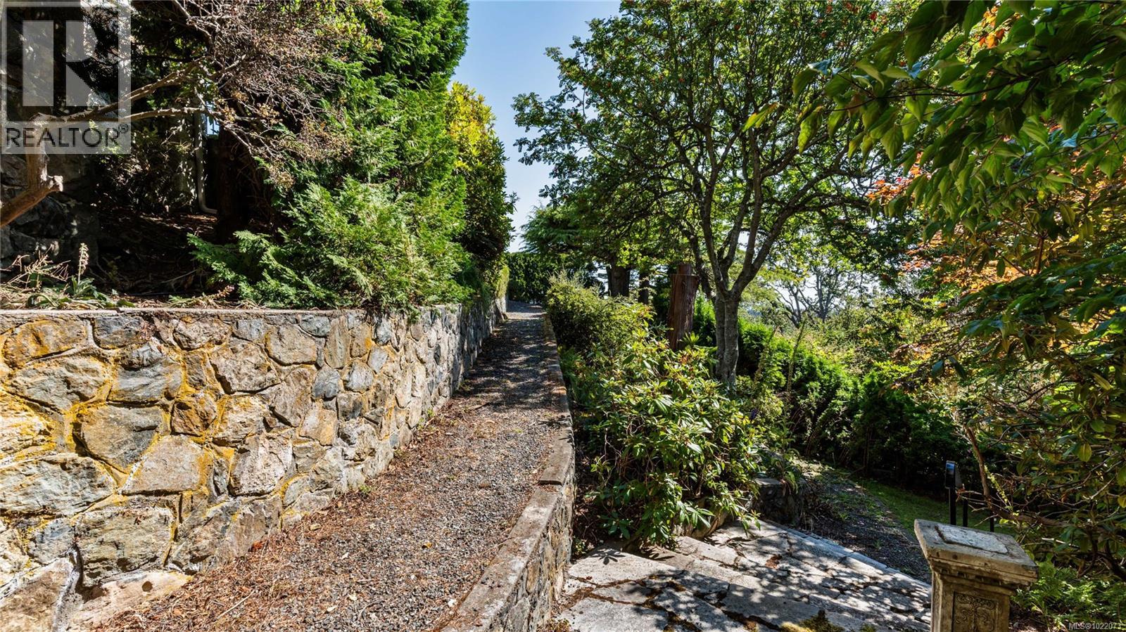 305 Denison Rd - 72