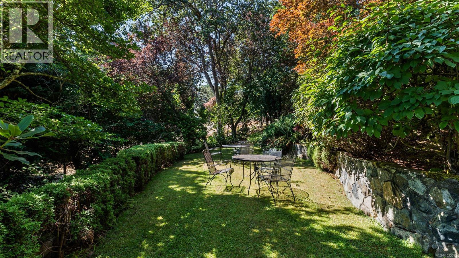  305 Denison Road, Oak Bay