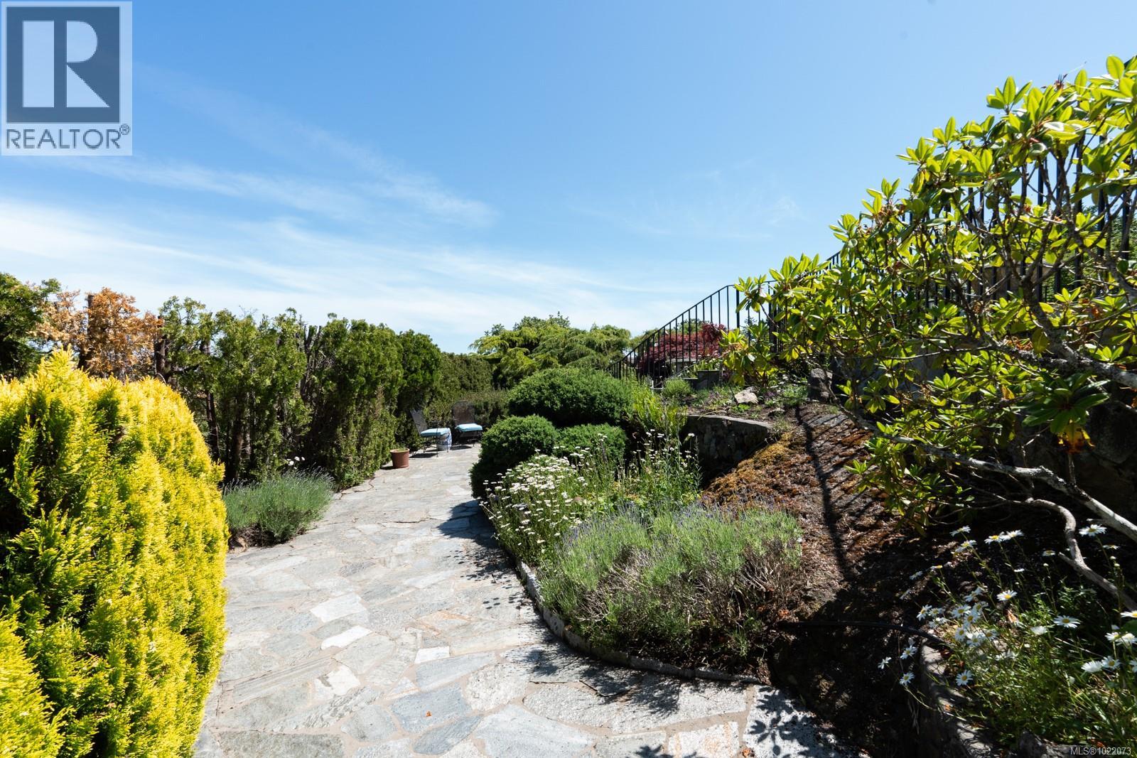  305 Denison Road, Oak Bay