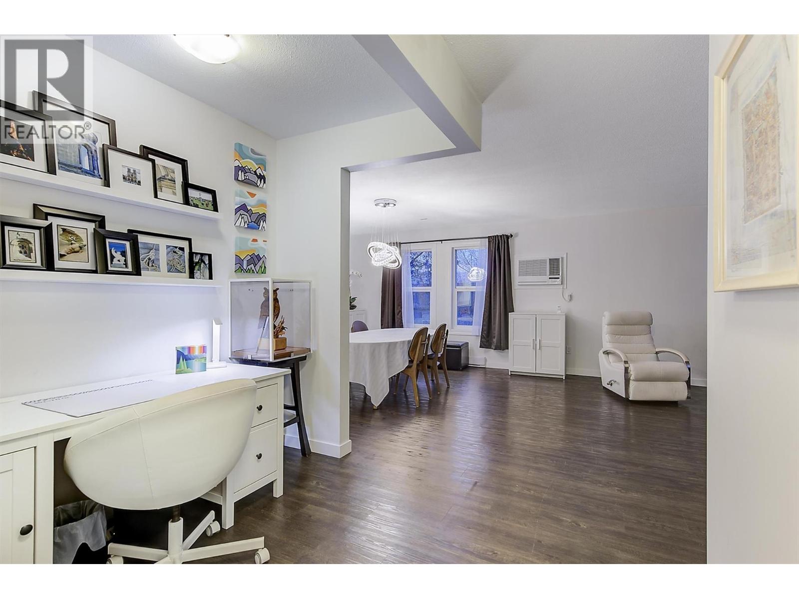 #304 575 Sutherland Avenue - 17