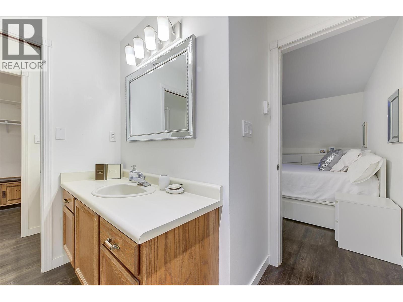 #304 575 Sutherland Avenue - 25