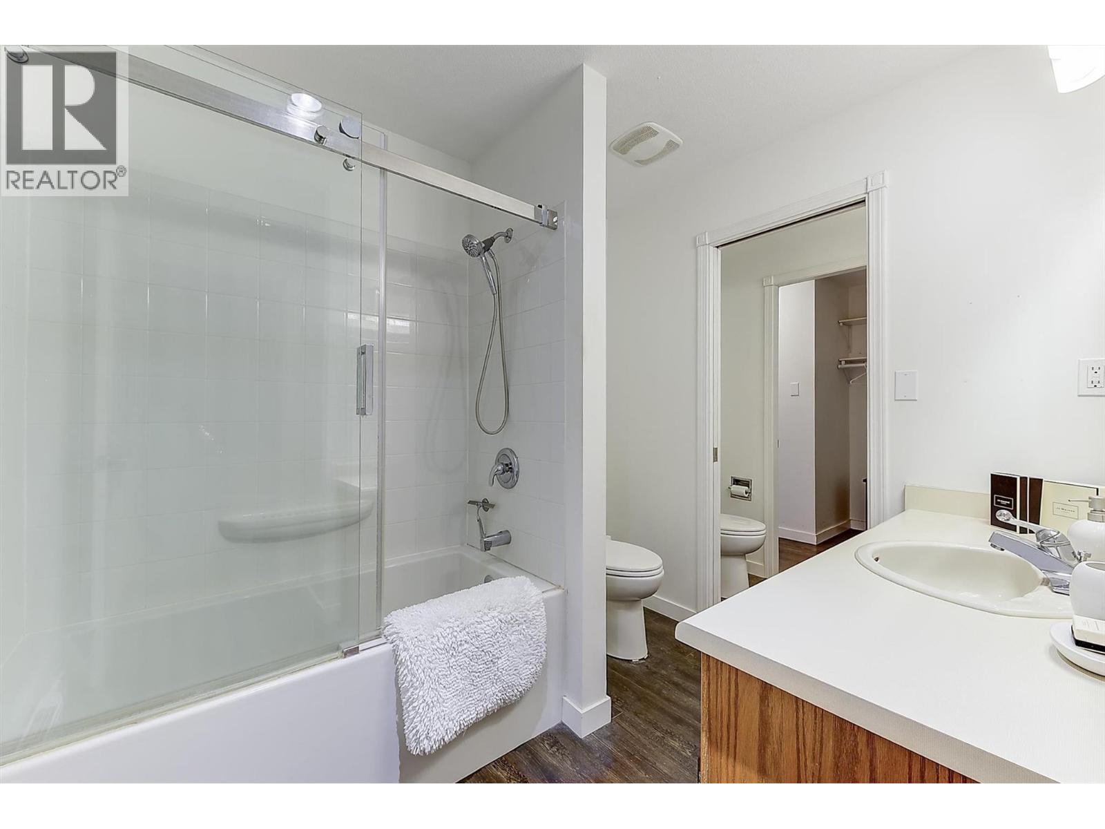 #304 575 Sutherland Avenue - 23