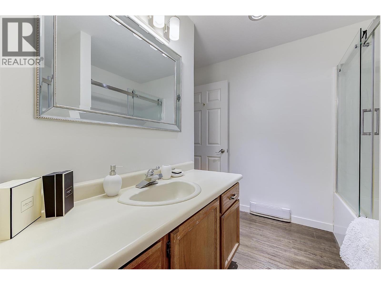 #304 575 Sutherland Avenue - 24