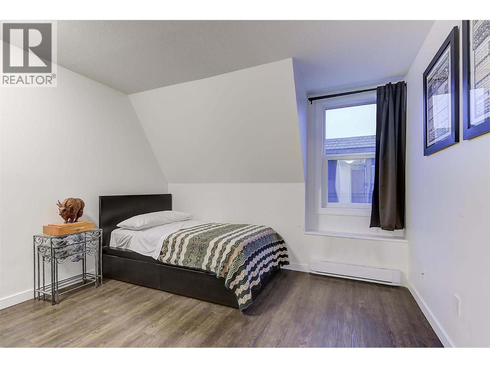 #304 575 Sutherland Avenue - 26