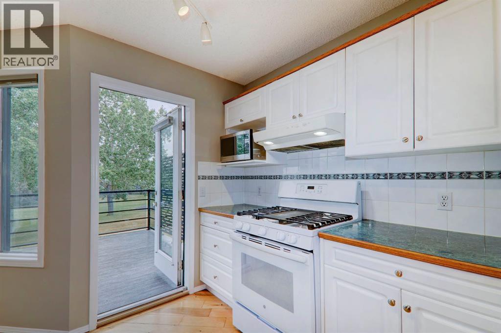 Single Family House for Sale in  Douglas Ridge Mews SE Douglasdale/Glen Calgary 