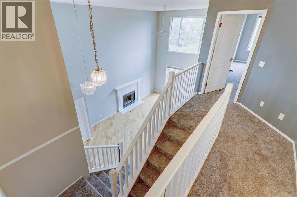 Single Family House for Sale in  Douglas Ridge Mews SE Douglasdale/Glen Calgary 