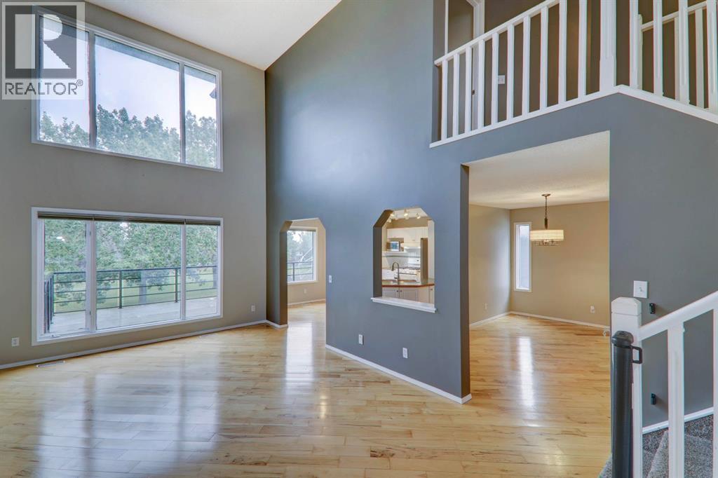 Single Family House for Sale in  Douglas Ridge Mews SE Douglasdale/Glen Calgary 