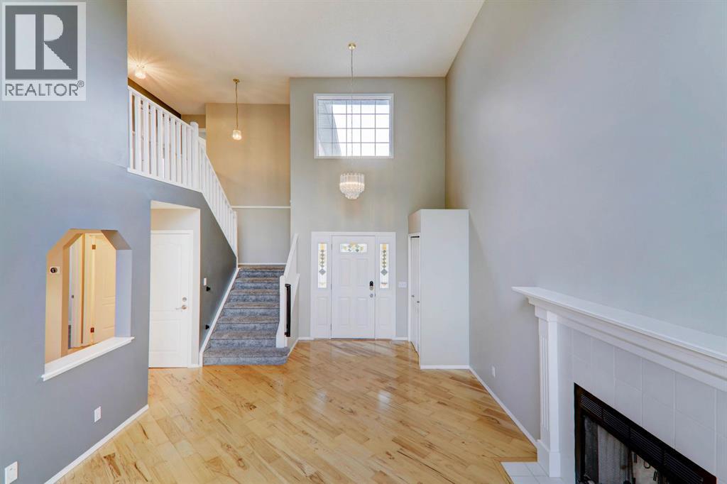 Single Family House for Sale in  Douglas Ridge Mews SE Douglasdale/Glen Calgary 