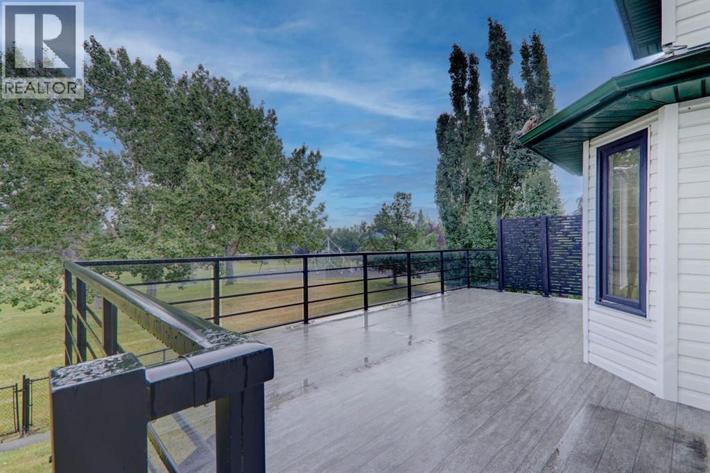 Single Family House for Sale in  Douglas Ridge Mews SE Douglasdale/Glen Calgary 