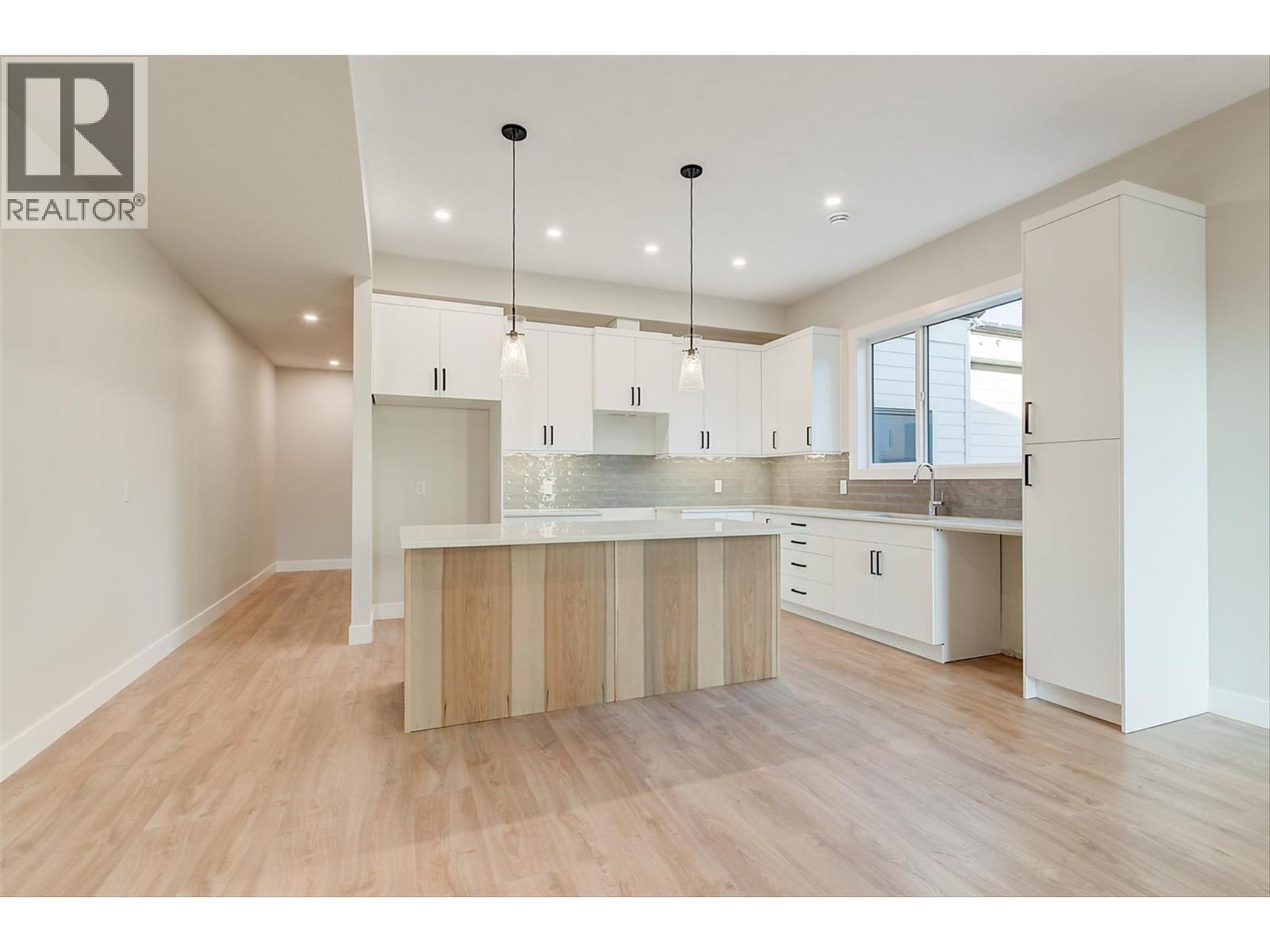 4 732 Coopland Crescent, Kelowna