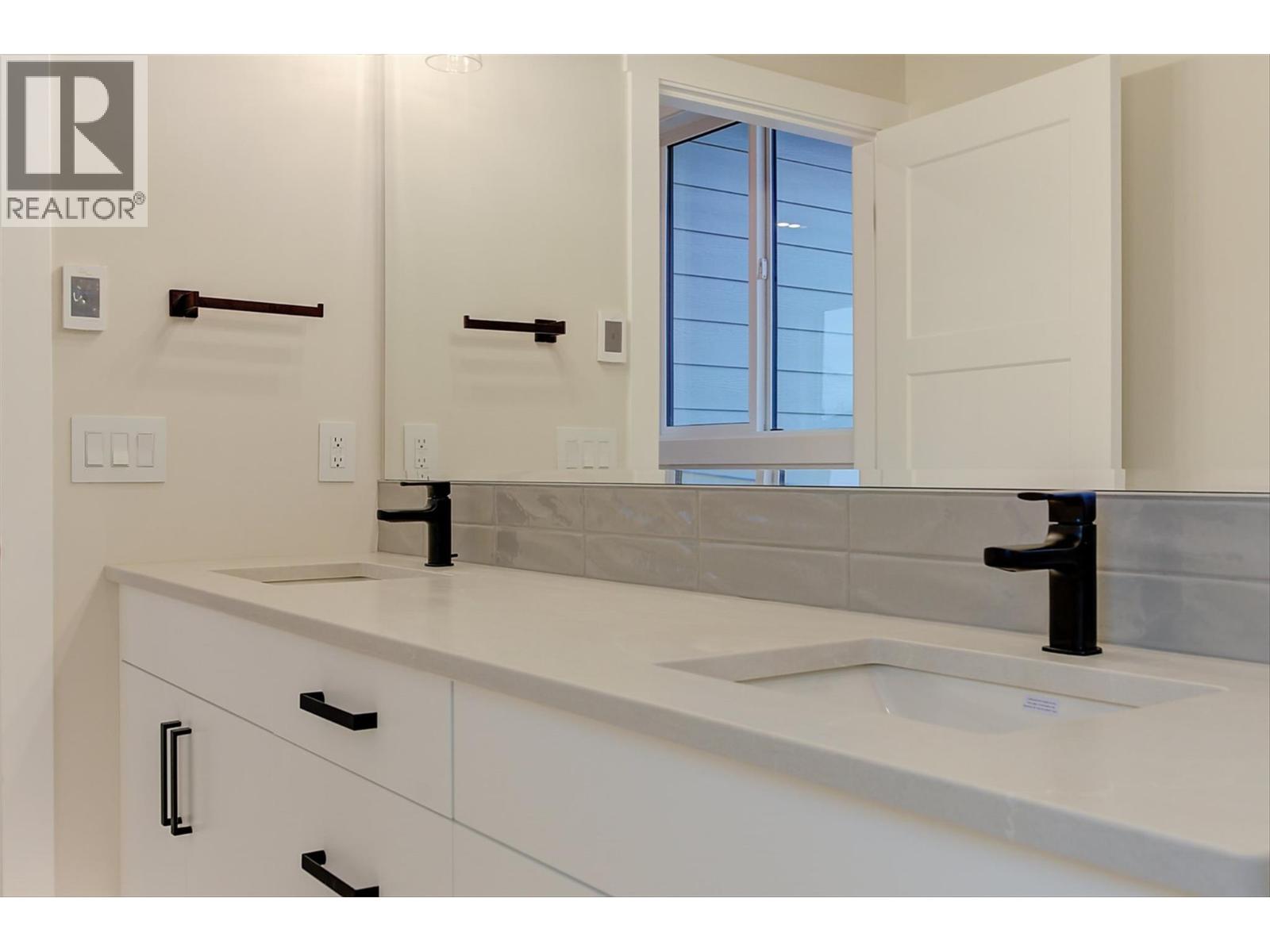 4 732 Coopland Crescent, Kelowna