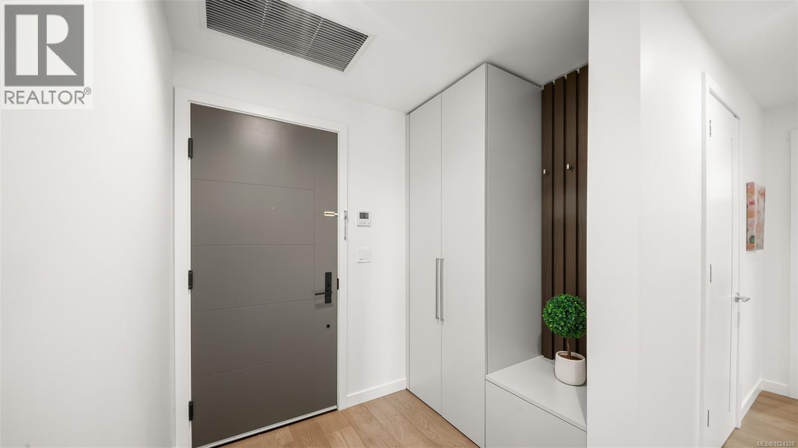 518 2000 HANNINGTON Rd, Langford