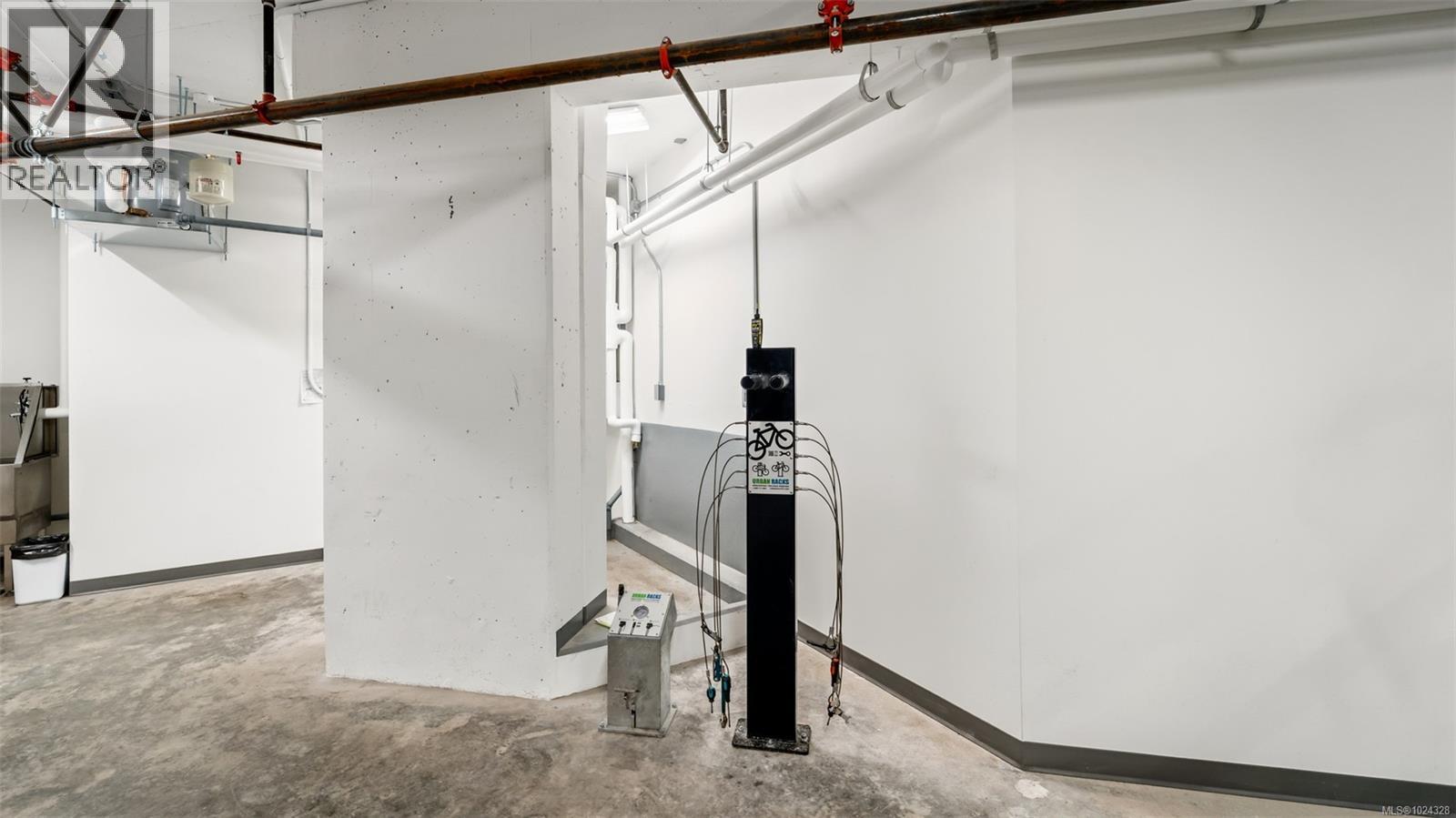 518 2000 HANNINGTON Rd, Langford