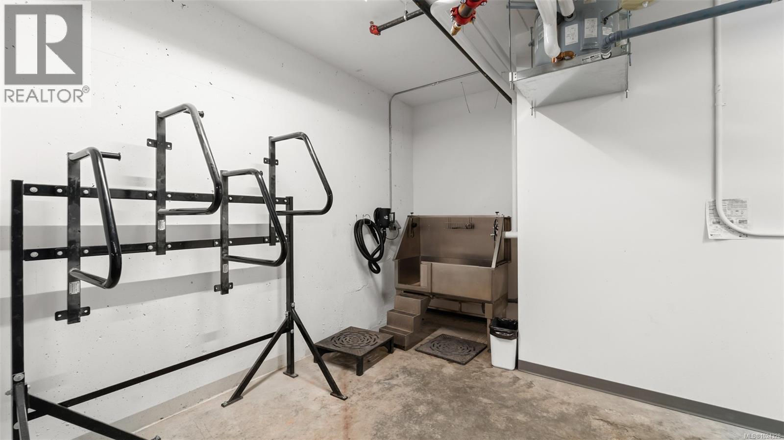 518 2000 HANNINGTON Rd, Langford