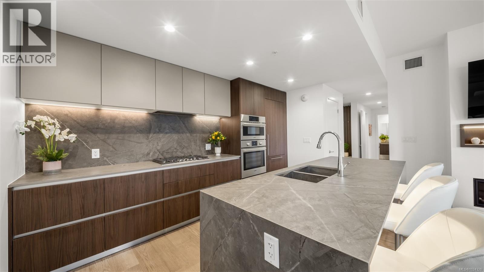 518 2000 HANNINGTON Rd, Langford