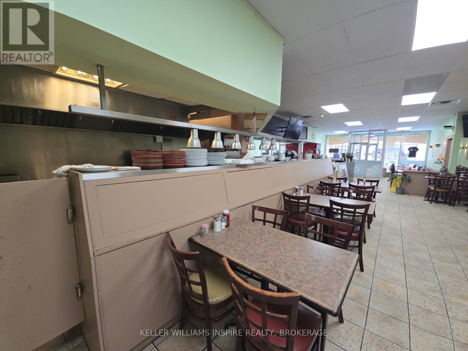 15 KING STREET W, Oshawa (Central) — photo 2