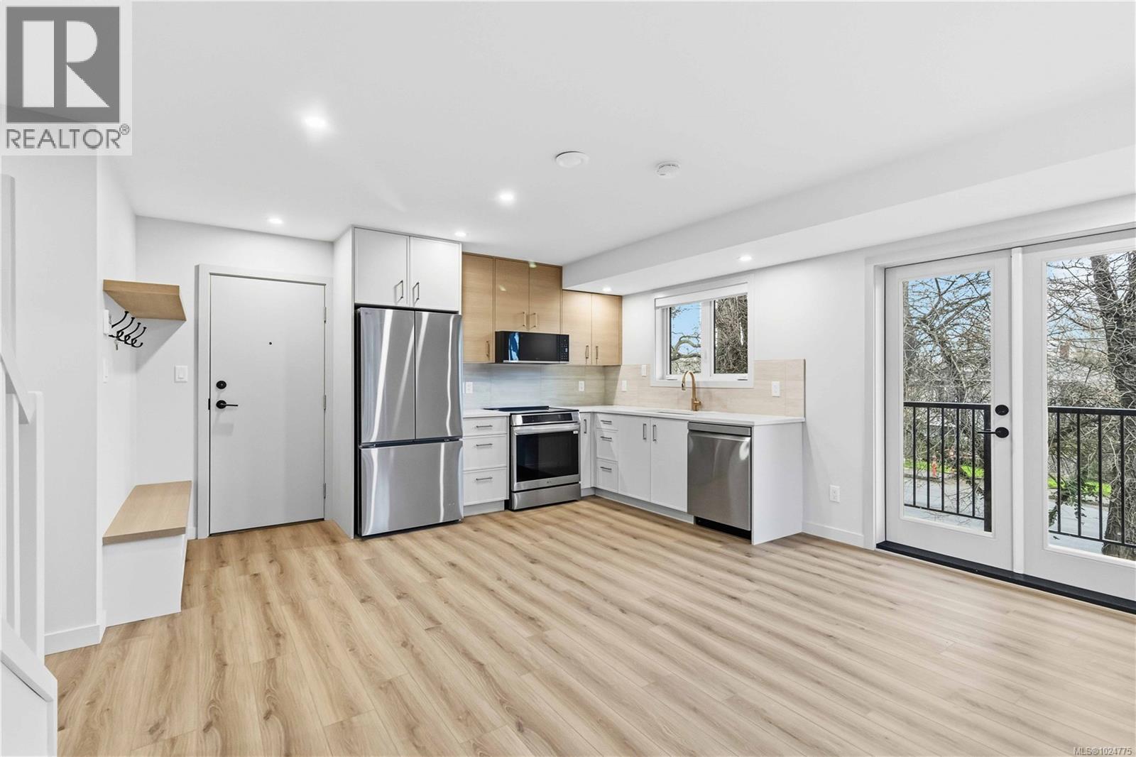 4 1789 Emerson Street, Victoria