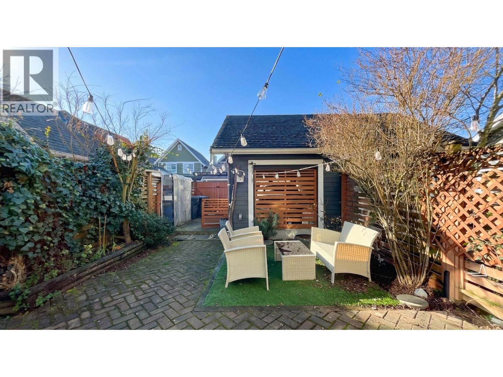 214 BROOKES STREET, New Westminster