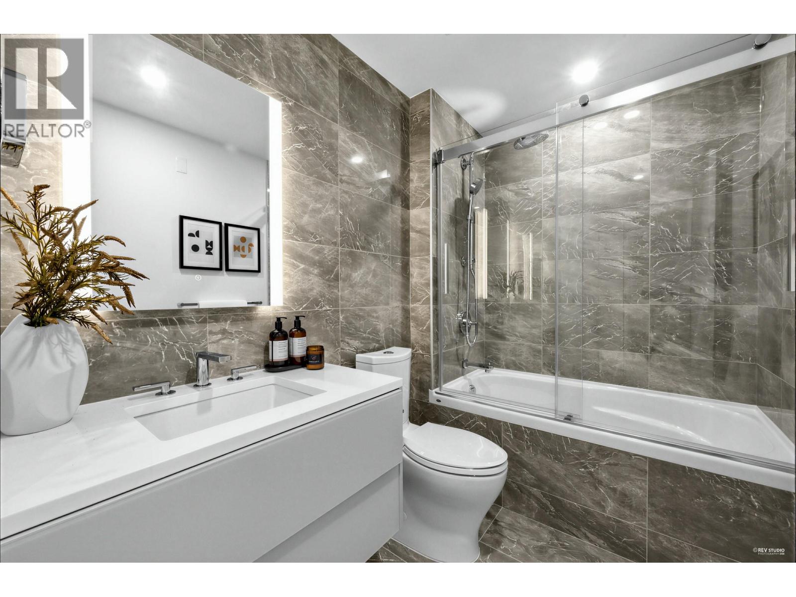 205 1331 MARINE DRIVE, West Vancouver