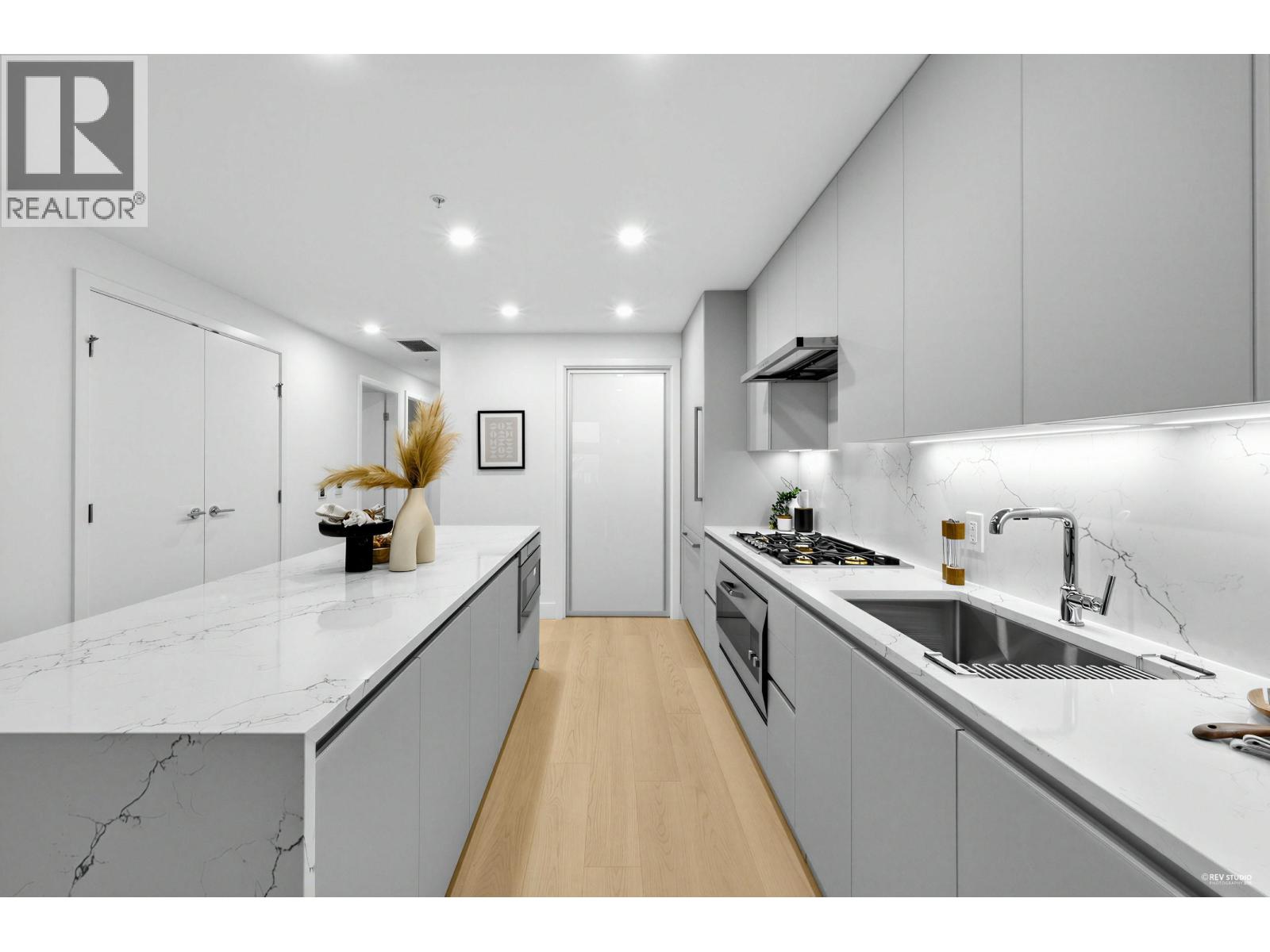 205 1331 MARINE DRIVE, West Vancouver