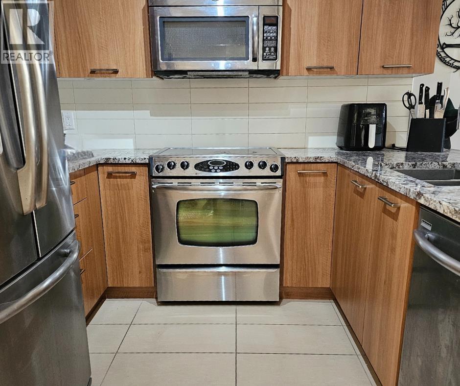 306 5682 WHARF AVENUE, Sechelt