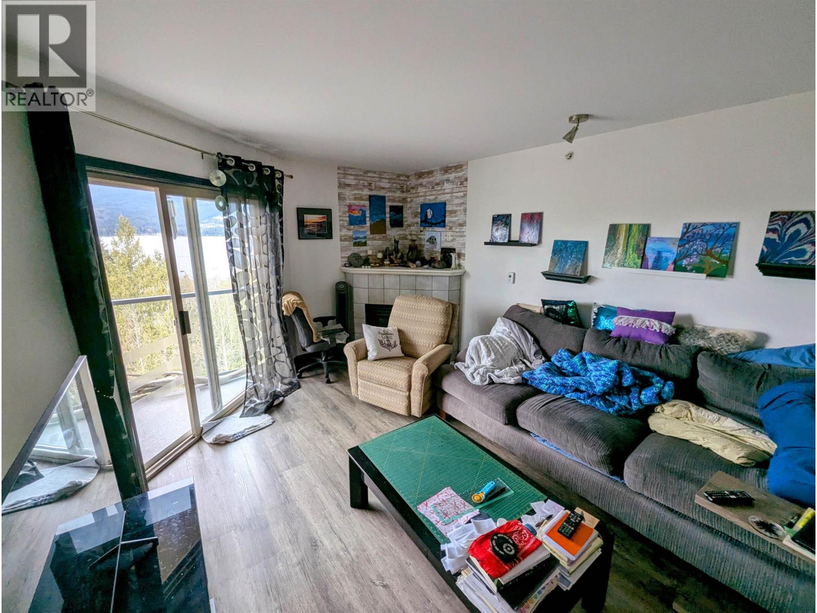 322 5780 TRAIL AVENUE, Sechelt