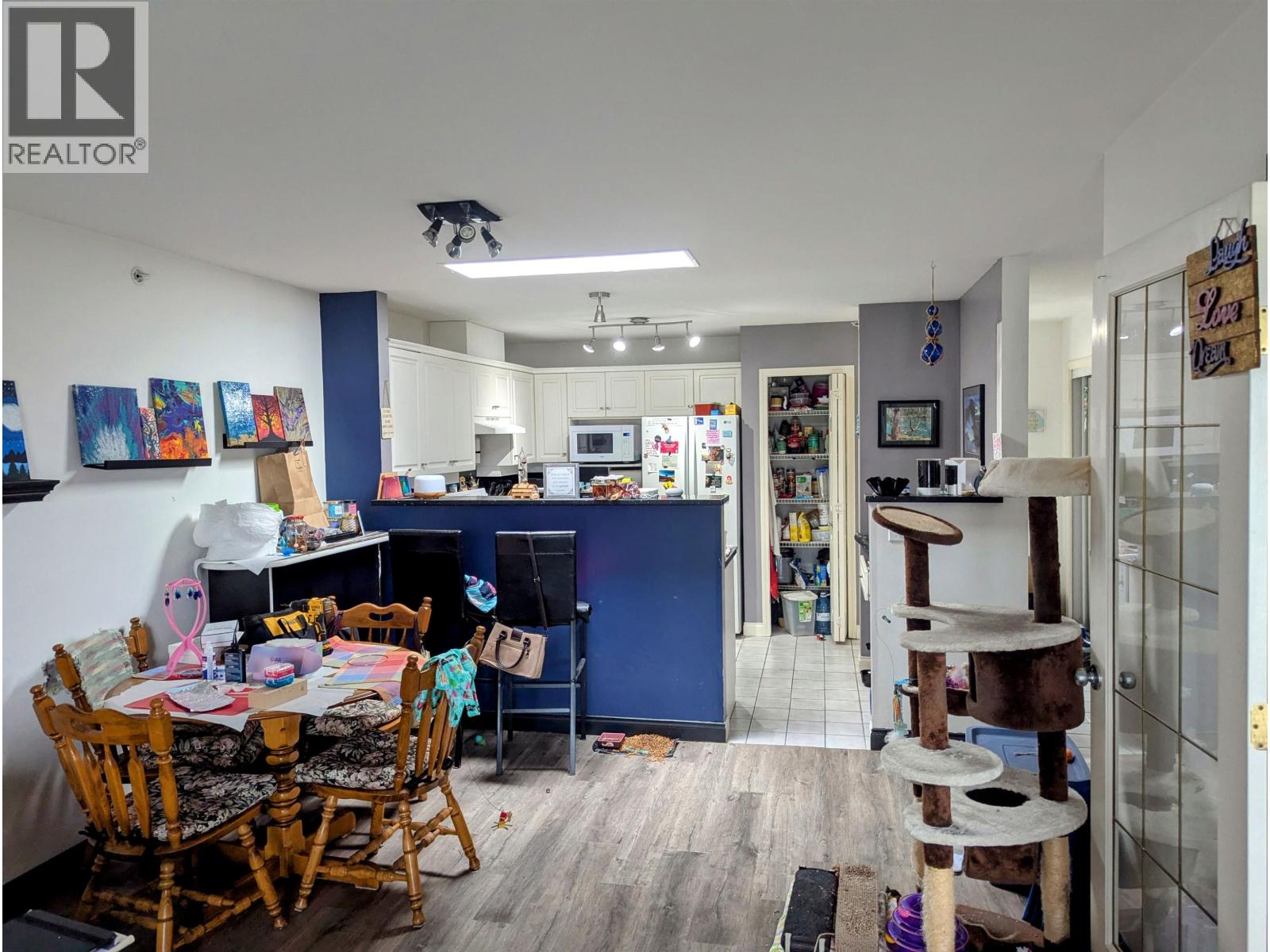 322 5780 TRAIL AVENUE, Sechelt