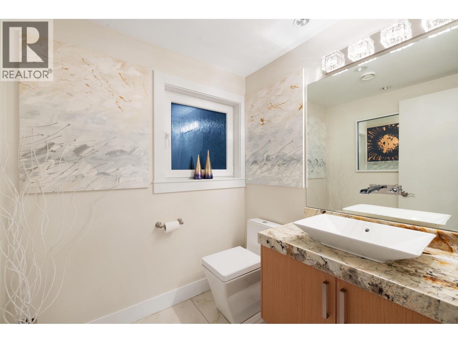 2449 KINGS AVENUE, West Vancouver