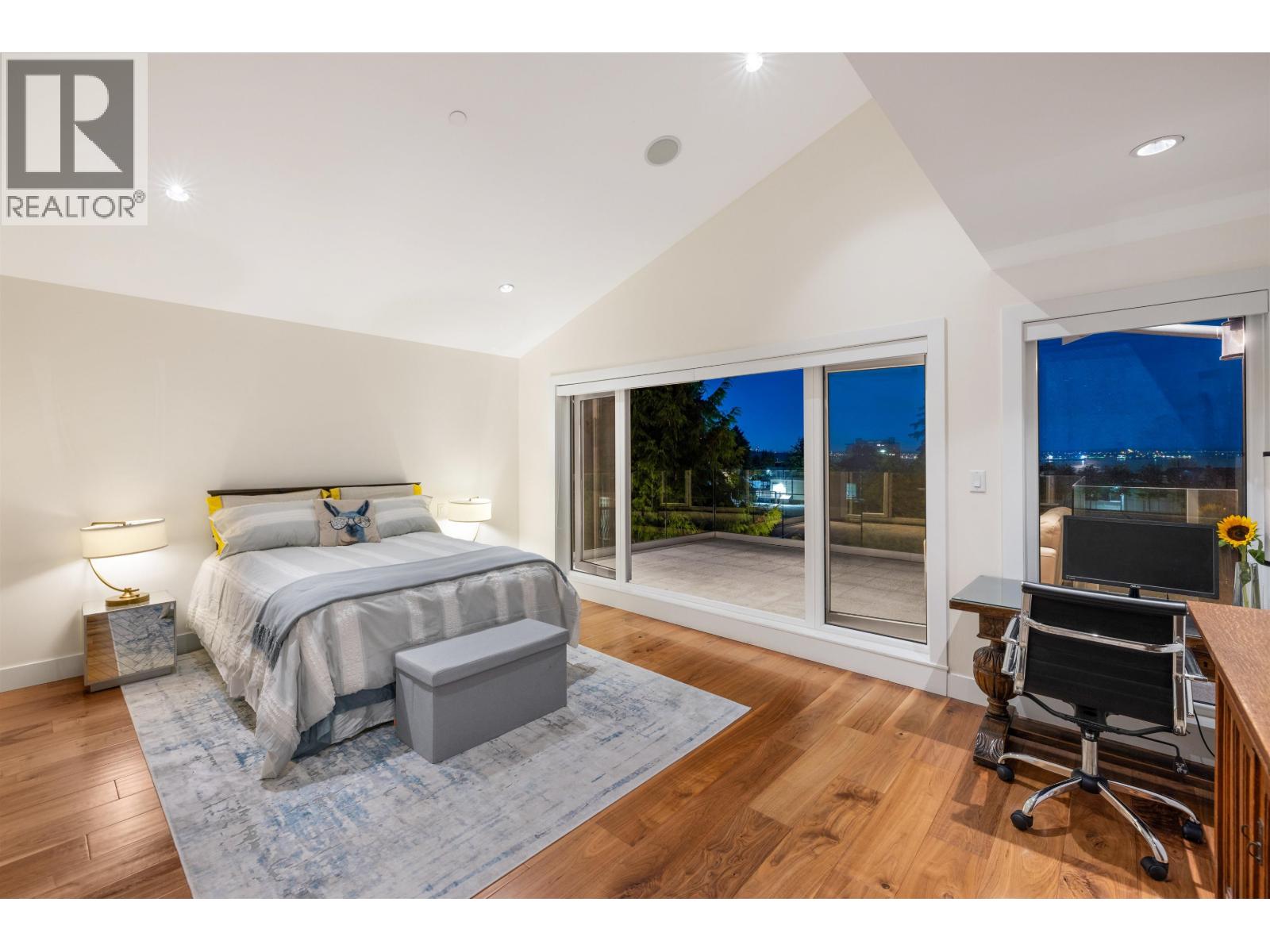 2449 KINGS AVENUE, West Vancouver