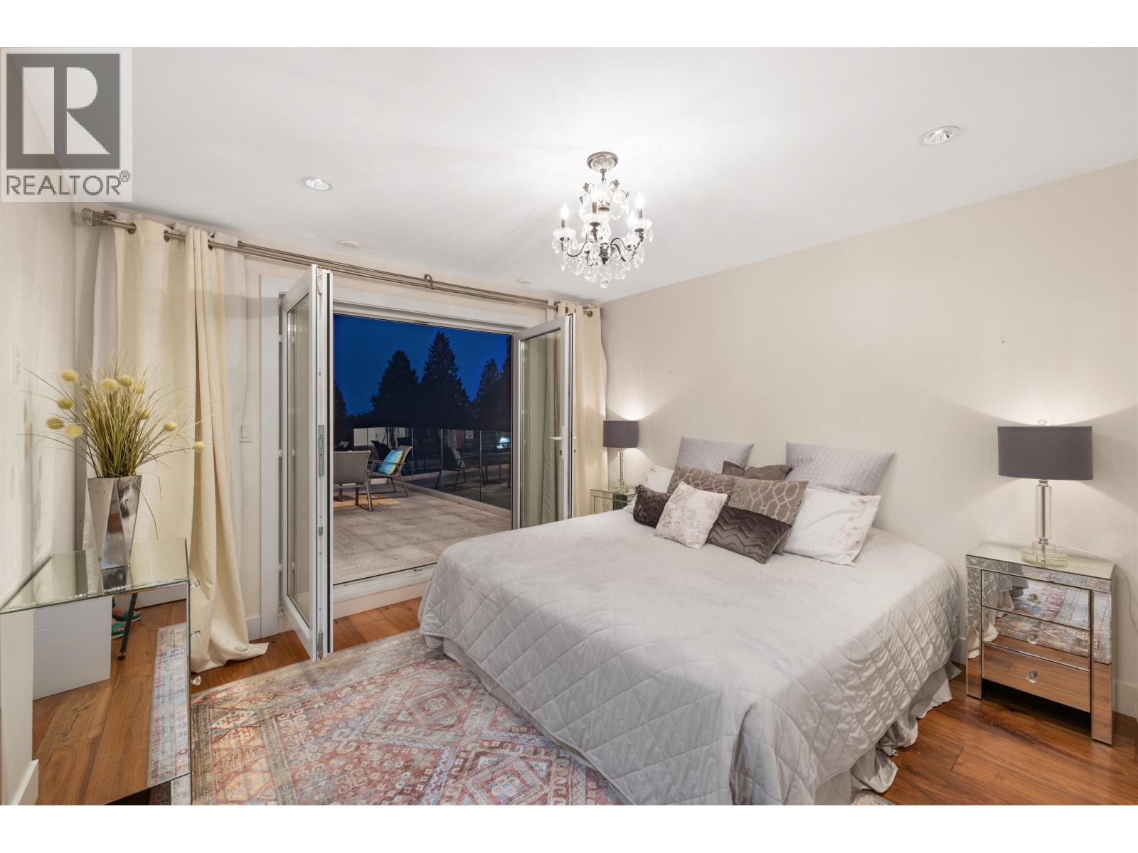 2449 KINGS AVENUE, West Vancouver